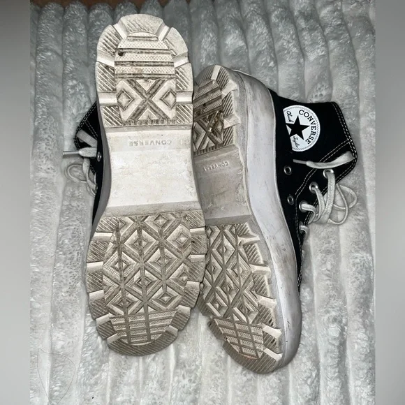 Converse Black and White Low Top Sneakers - Picture 4 of 4